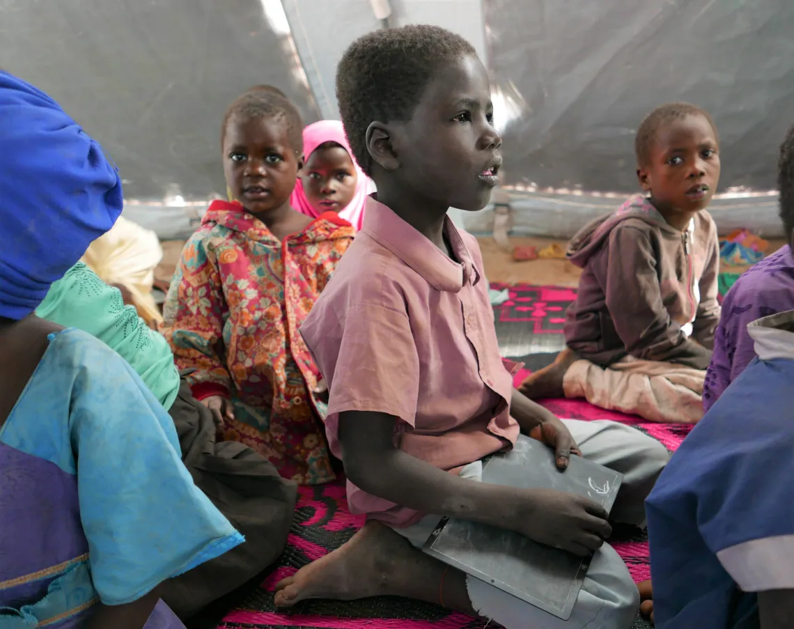 La classe de CI accueille jusqu'&agrave; 100 enfants.