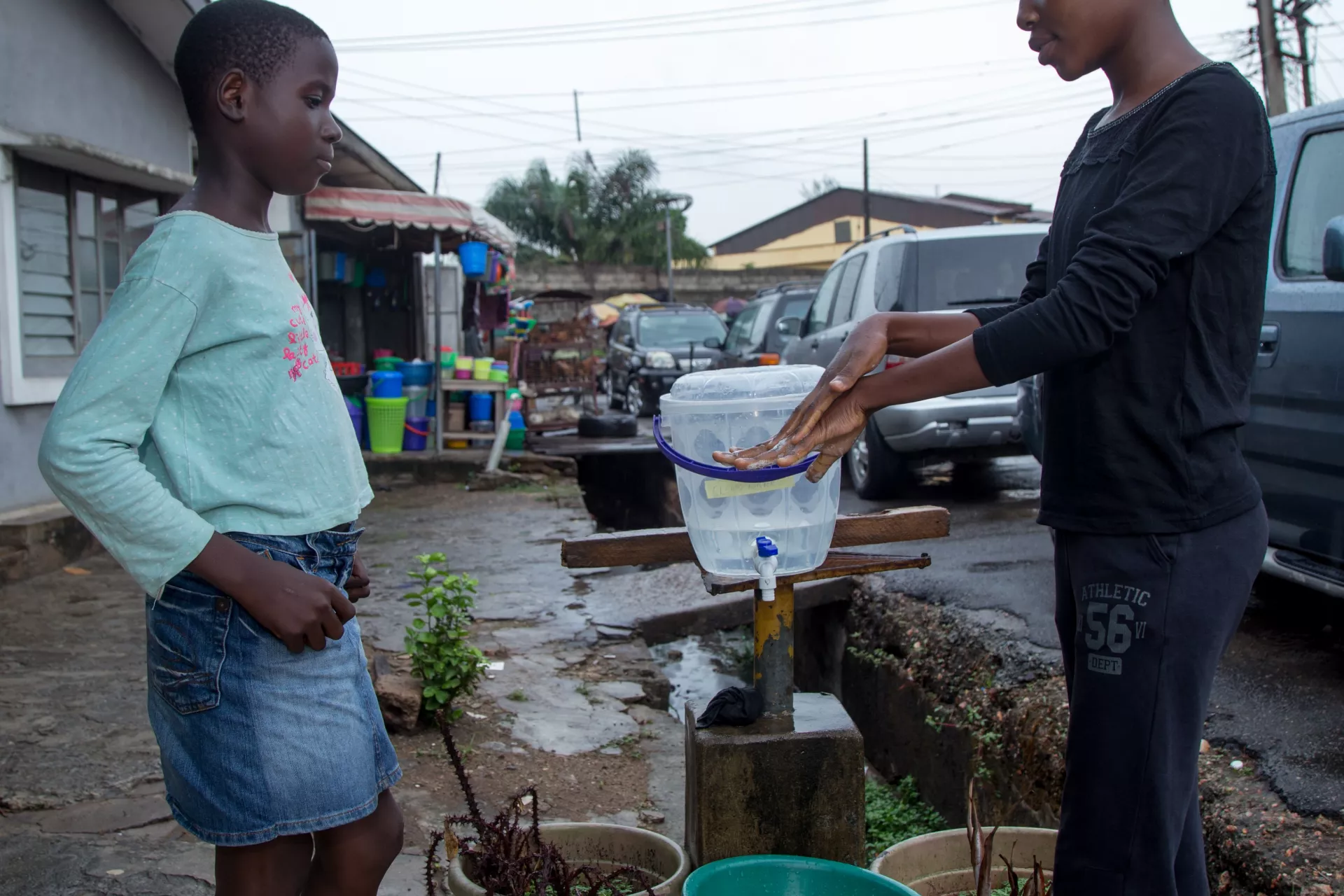 Children raising awareness about the coronavirus