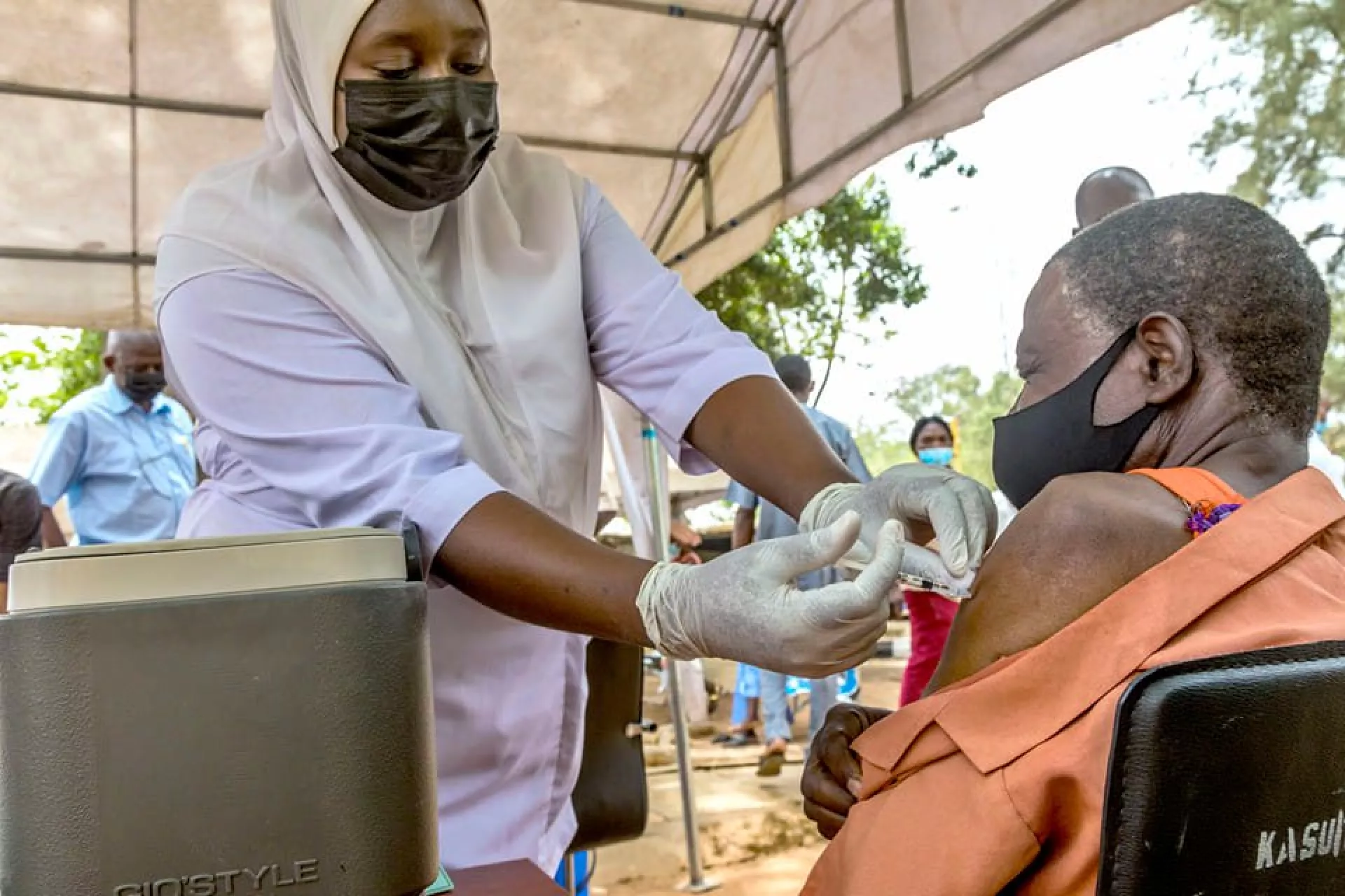 A health worker giving a vaccine