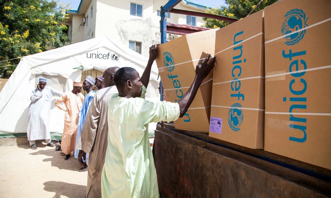 offloading-unicef-supplies