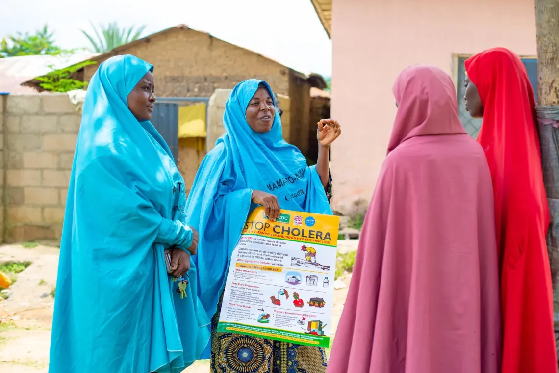 A UNICEF-supported Mama2mama member conducts sensitization about cholera in Toro, Bauchi State.