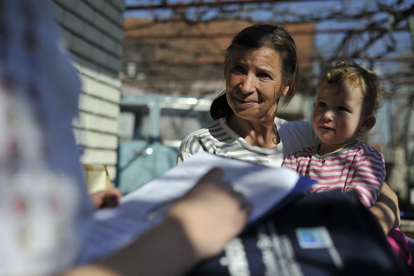 A photo of a woman with a child answering questions to the MICS survey