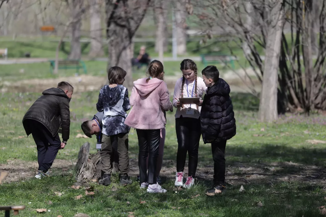 Children exploring in the City Park Skopje as part of the experiential learning workshop organized within the Climate Action event
