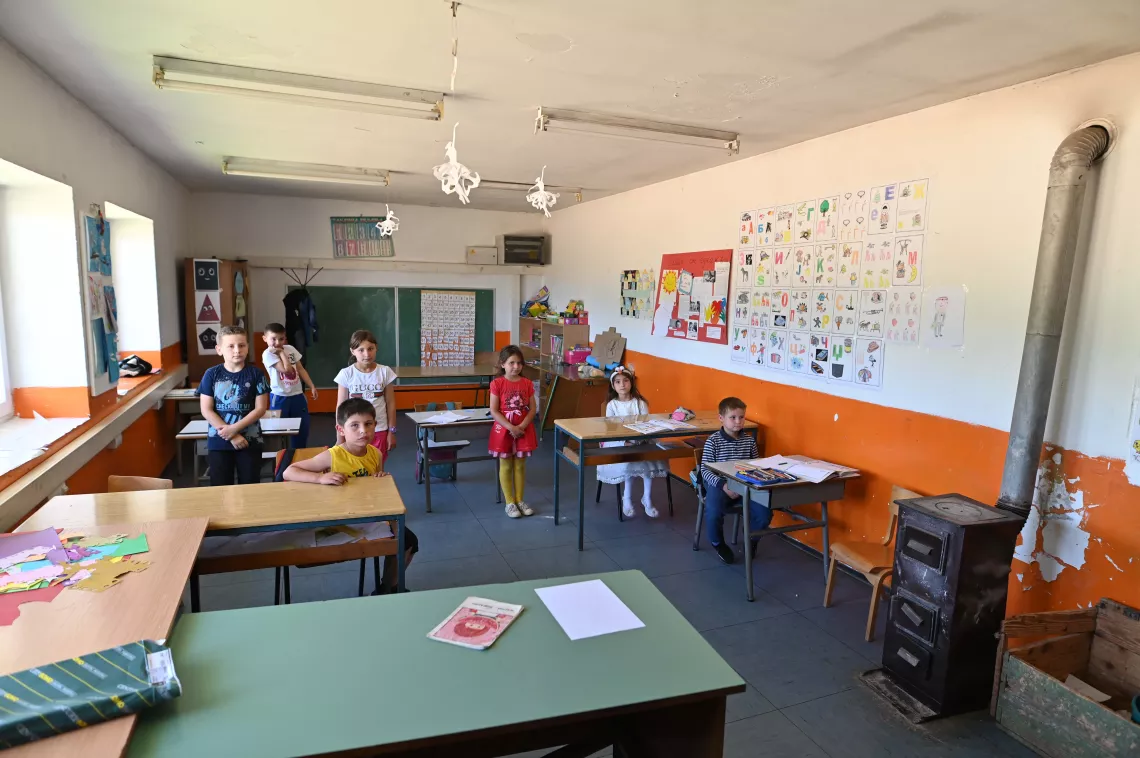 Classroom with only a few students 
