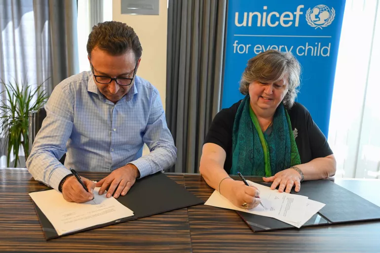 Signing MoU FFM UNICEF