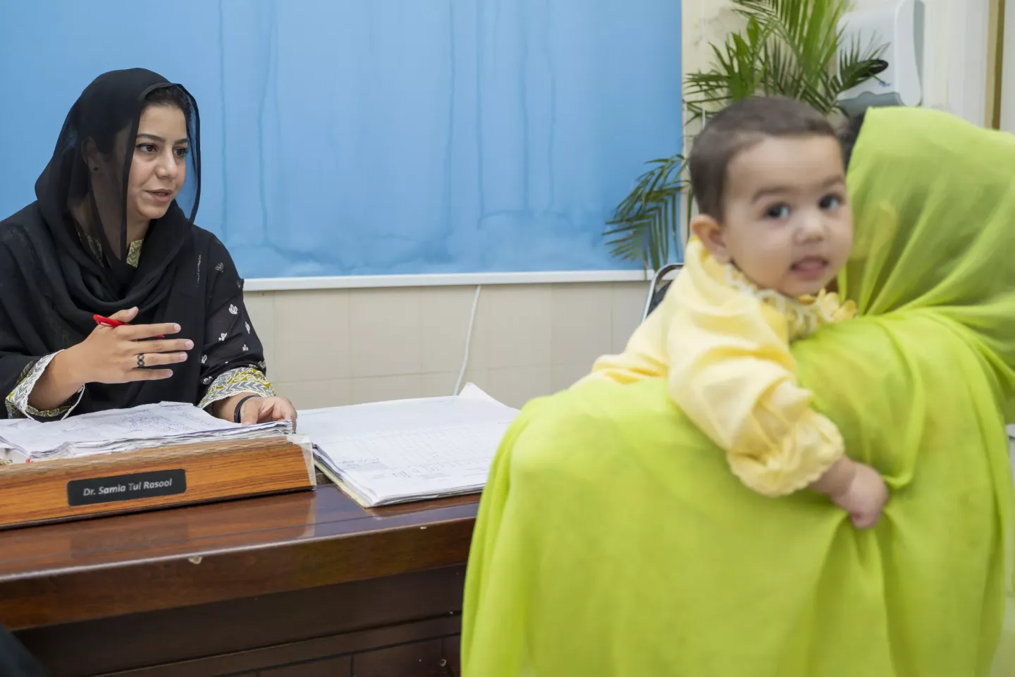 Dr. Samia talks to a mother who has brought her child for checkup at the Rural Health Centre in Barakahu, Islamabad. 