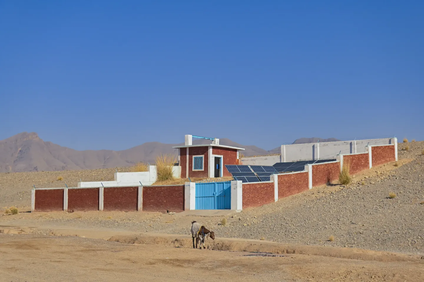 A view of the water supply scheme established by UNICEF with funding from the Kingdom of Netherlands in Loralai District, Balochistan. 
