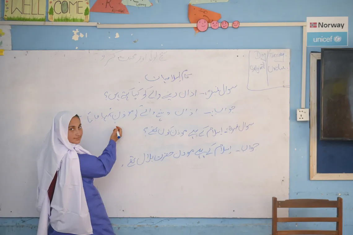 Currently a grade 9 student at a public school, Yasmine was an out-of-school child who received her primary education at UNICEF-supported Accelerated Learning Centre in Killa Saifullah, Balochistan.  