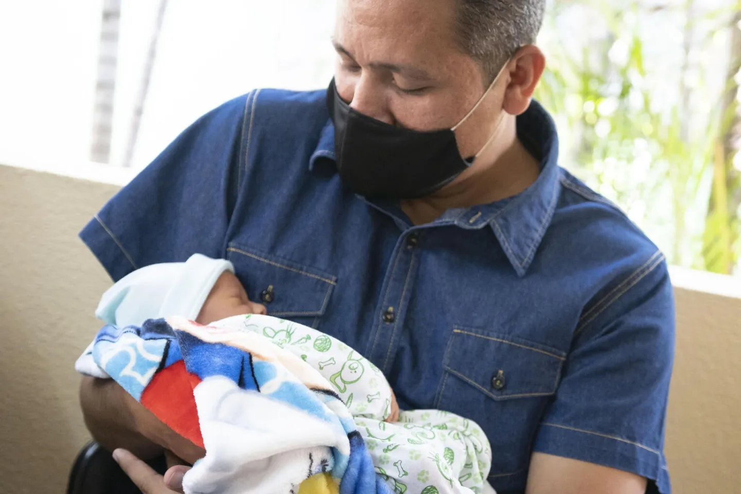 Padre y beb&eacute;