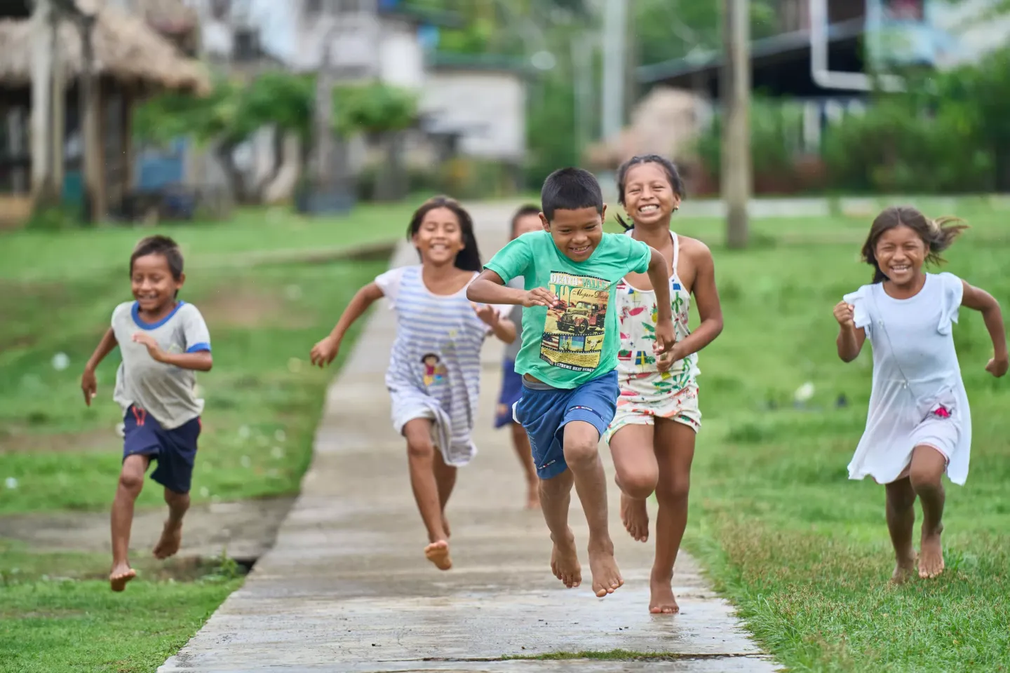 Ni&ntilde;as y ni&ntilde;os Ember&aacute; Wounaan