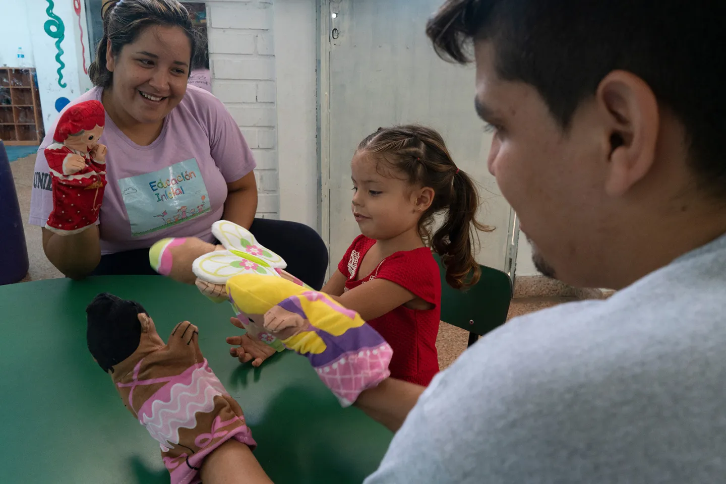un folleto lleno de actividades