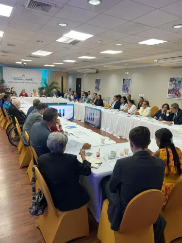 Grupo de personas en una reuni&oacute;n