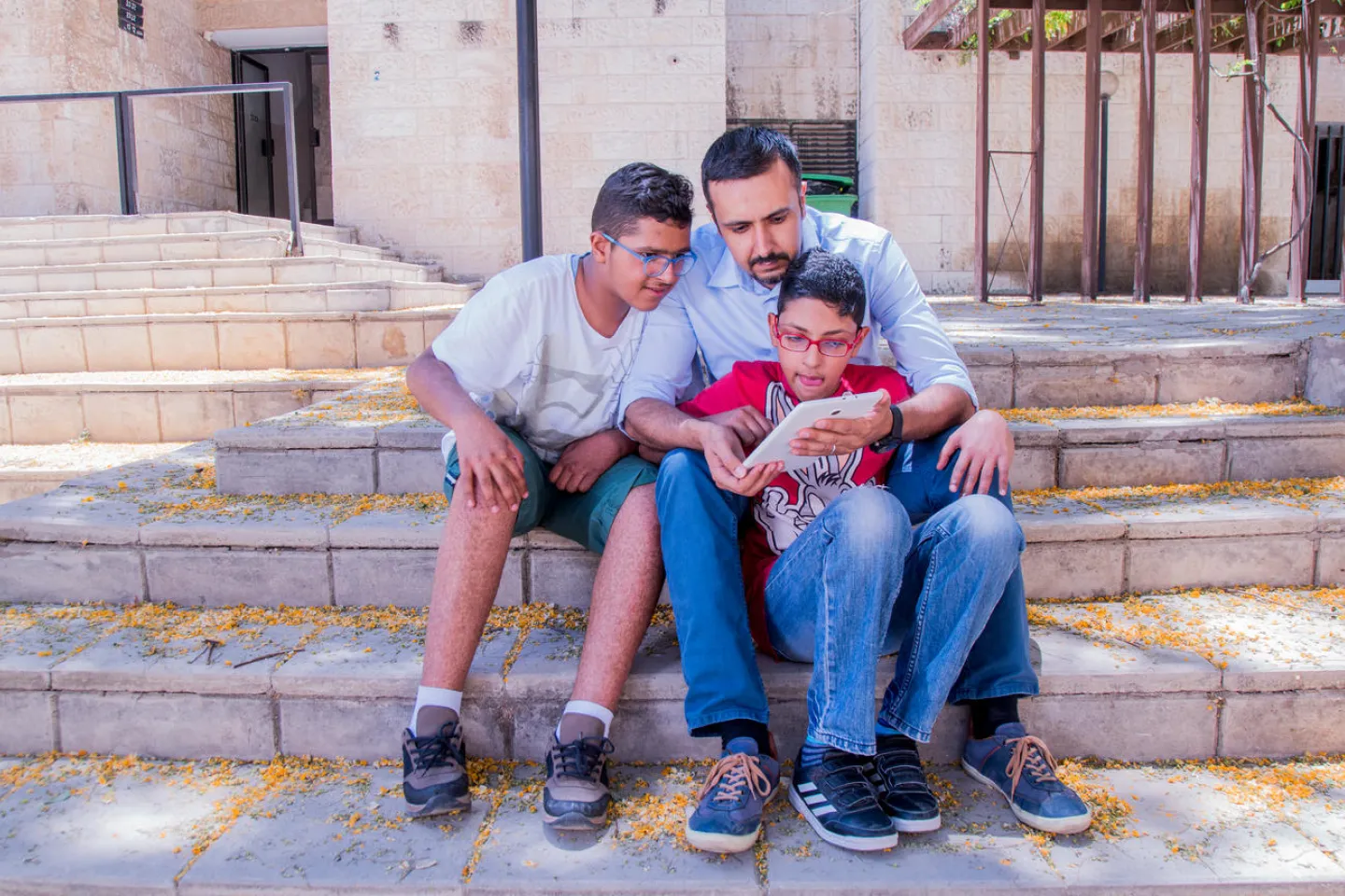 Mohammad AlFranji con sus hijos Amro, de 11 a&ntilde;os, y Abdul Samie, de 13 a&ntilde;os en Jordania.