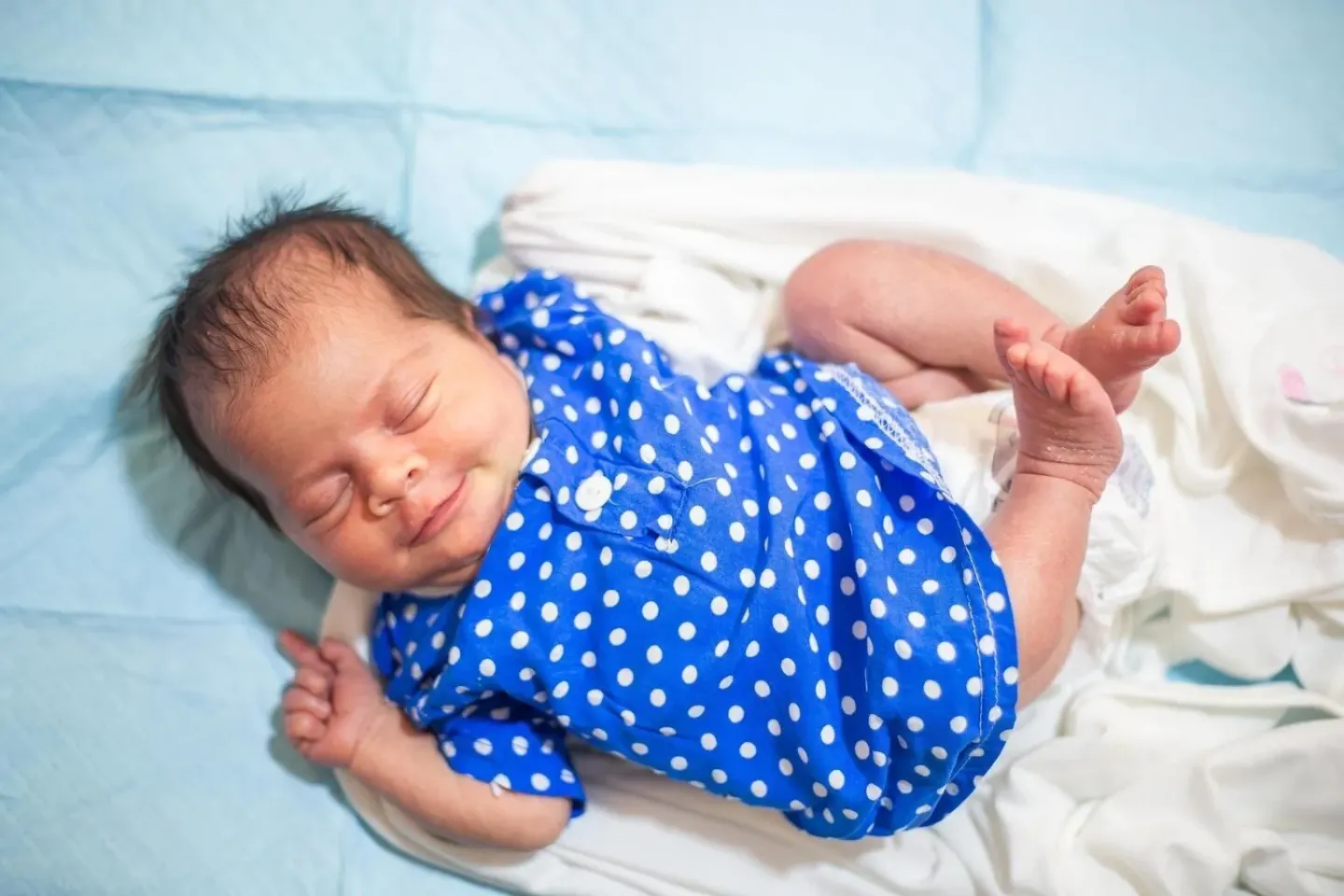A baby girl receiving UNICEF-supported care in Iraq.