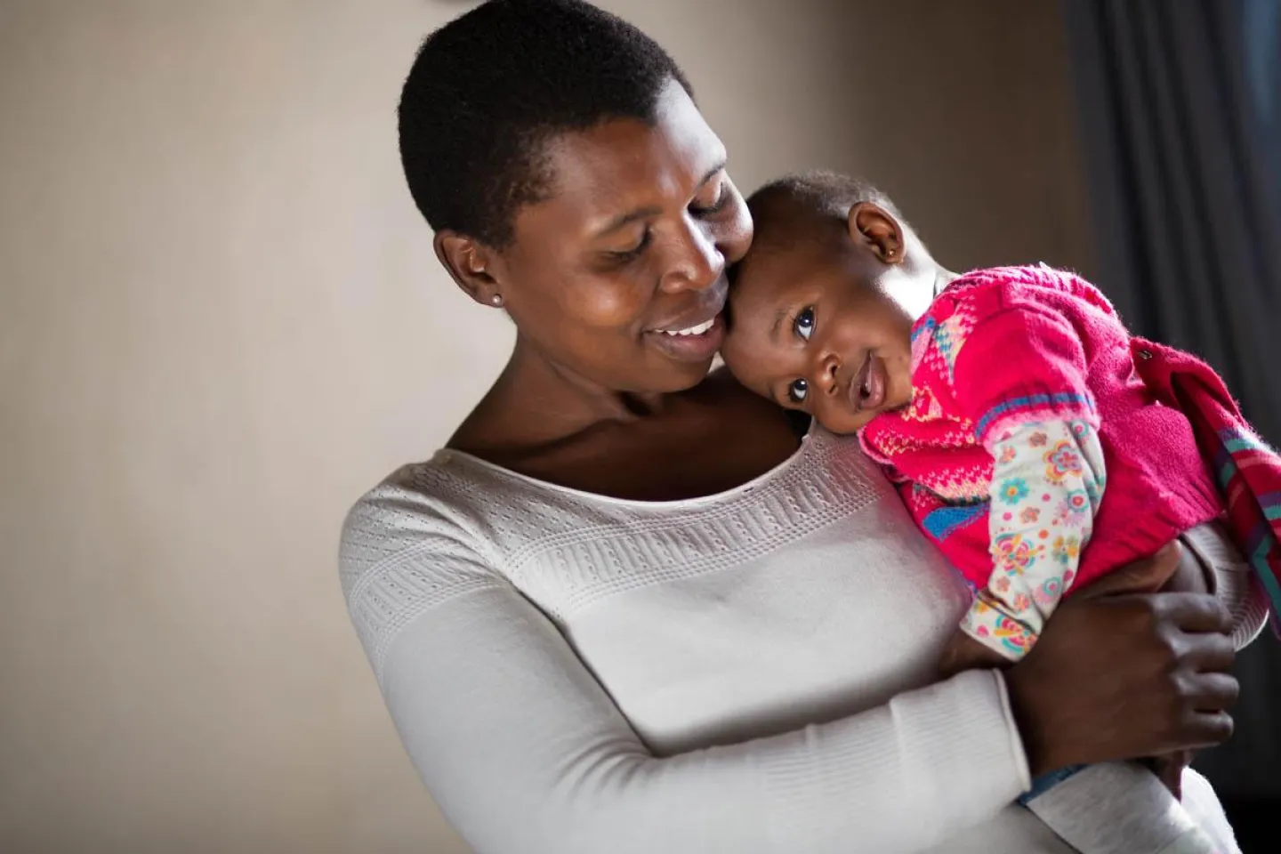 Queen Ndlovu, 34 years, and her daugther Neo, whose name means 'beautiful gift'. Queen lives in Chiawelo, a township in the outskirts of Johannesburg, South Africa. 