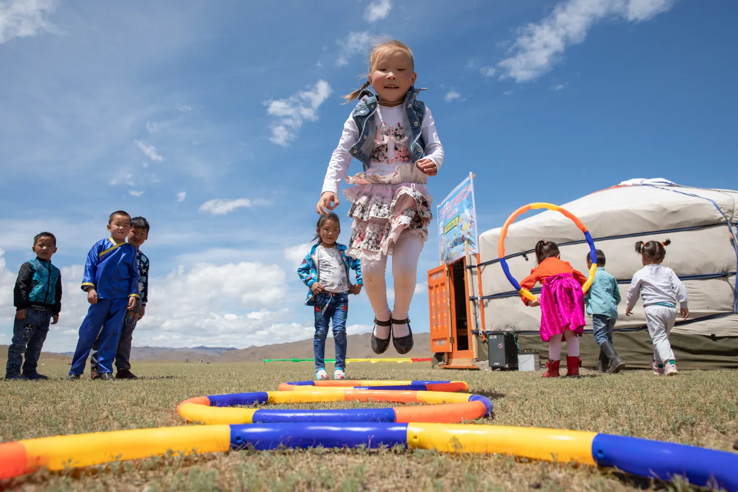 Ni&ntilde;a jugando