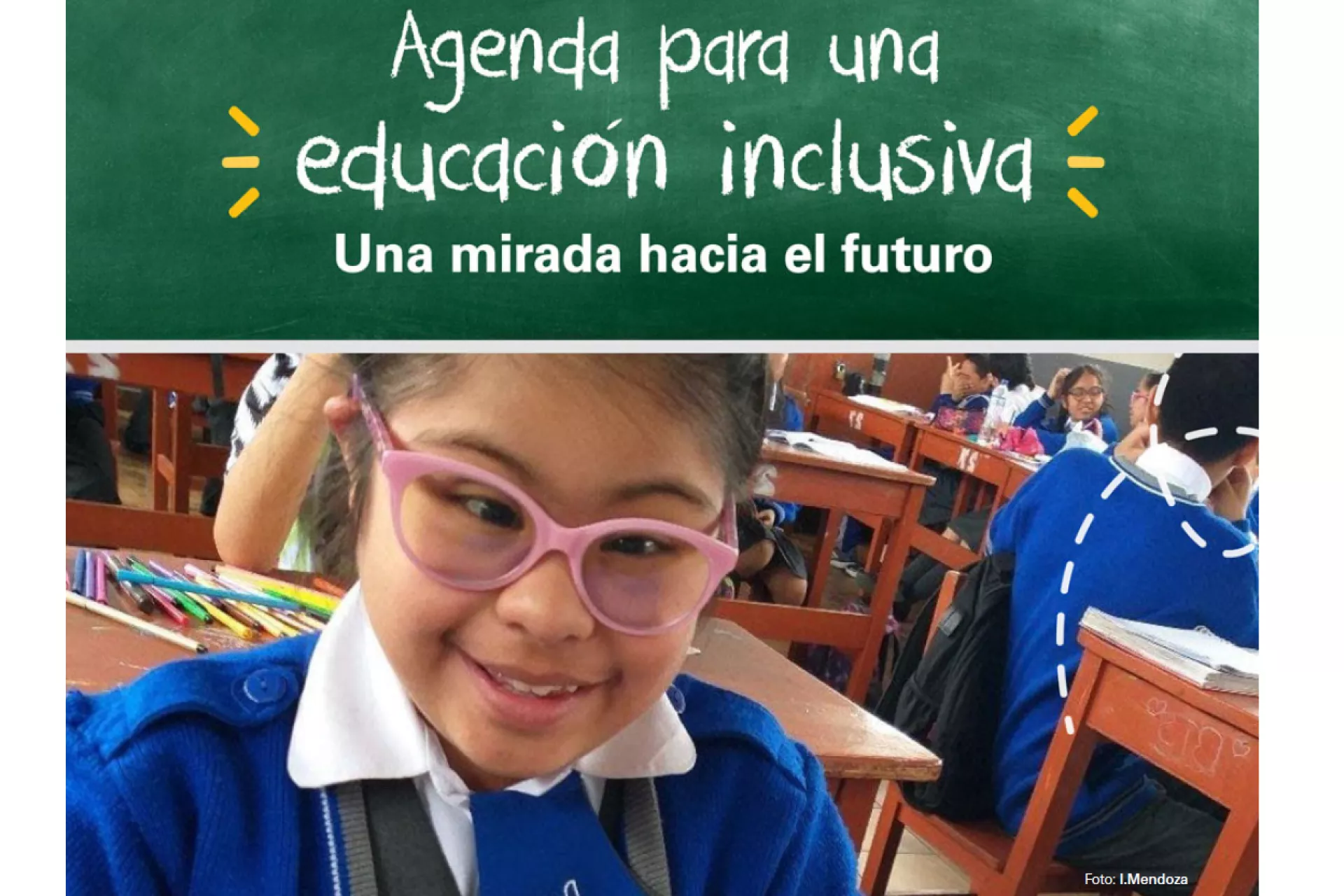 Primer plano de una ni&ntilde;a usando lentes