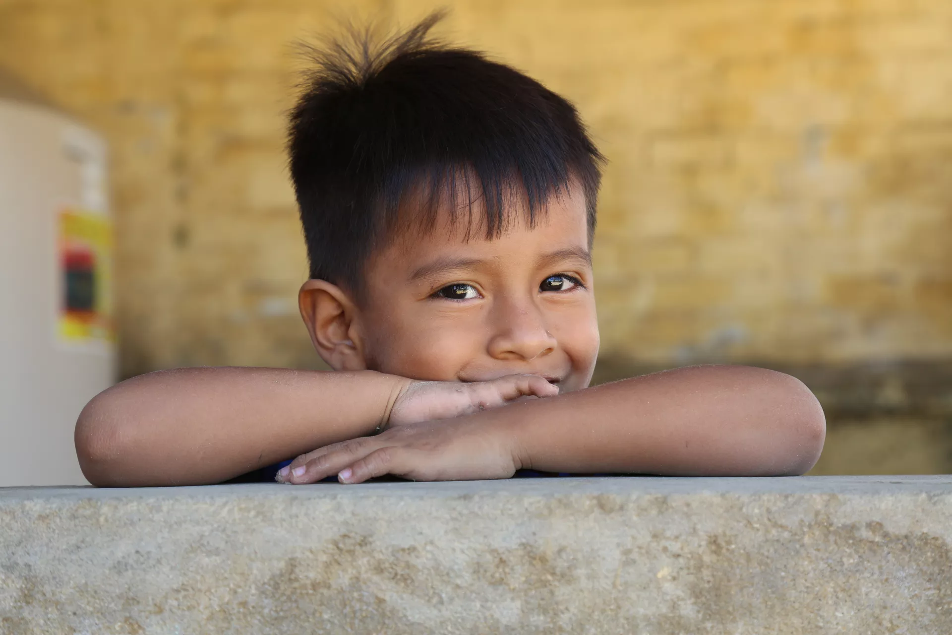 Un ni&ntilde;o en su casa de Piura