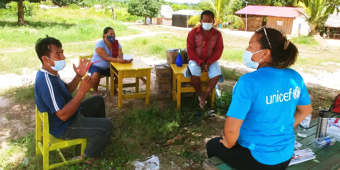 Jerly capacitando a la comunidad