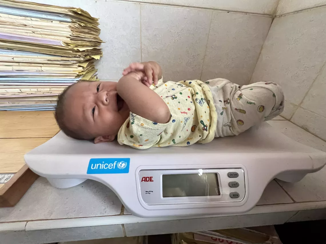 Ni&ntilde;o siendo atendido en el Datem del Mara&ntilde;&oacute;n