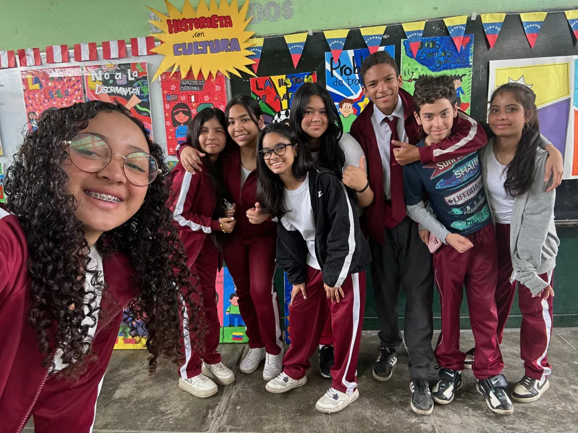 Alumnos peruanos y venezolanos en escuela de Per&uacute;