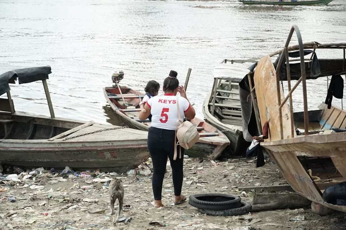 Keisy y Bristol subiendo al bote