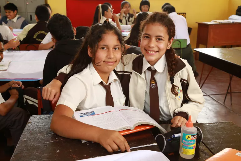 Francheska y Marjhory en clase
