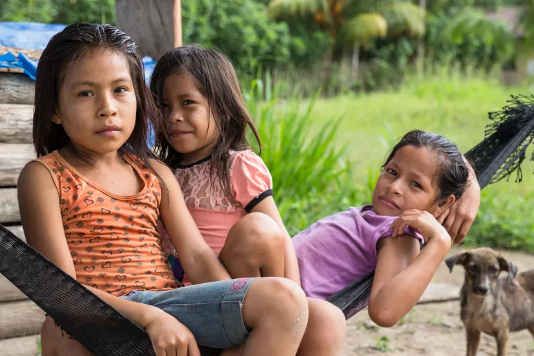Ni&ntilde;as en Ucayali