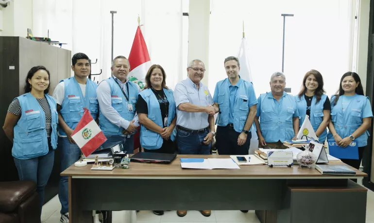 Javier &Aacute;lvarez reunido con el Gobernador Regional, Segismundo Cruces Ordinola