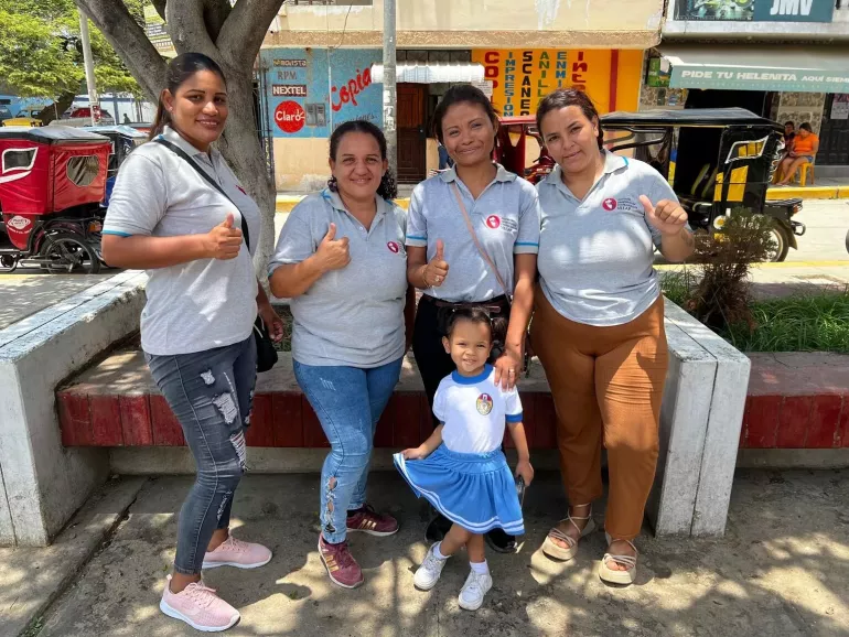 4 mujeres y una ni&ntilde;a