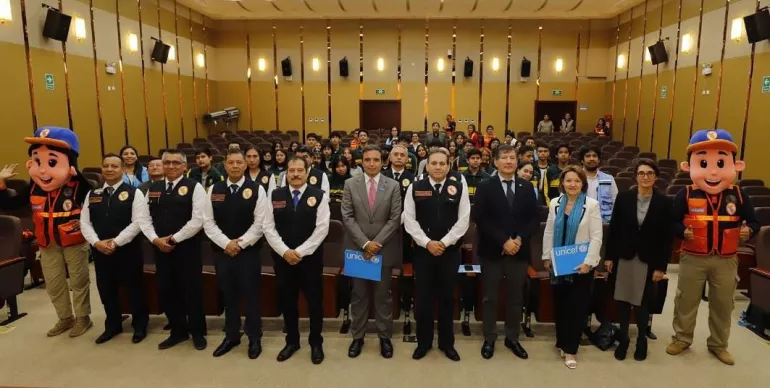 Foto oficial firma de acuerdo con INDECI
