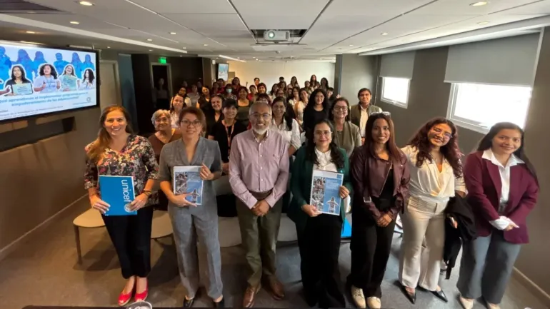 Empoderar a las adolescentes requiere transformar los entornos que limitan sus oportunidades, revela estudio de UNICEF