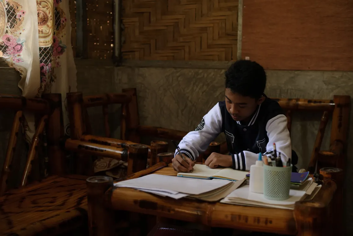 Child from Wao, Lanao del Sur, writes a message to incoming Bangsamoro leaders.