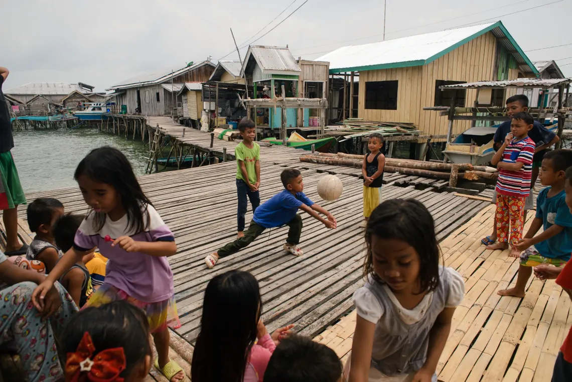 Children playing in Tawi-Tawi