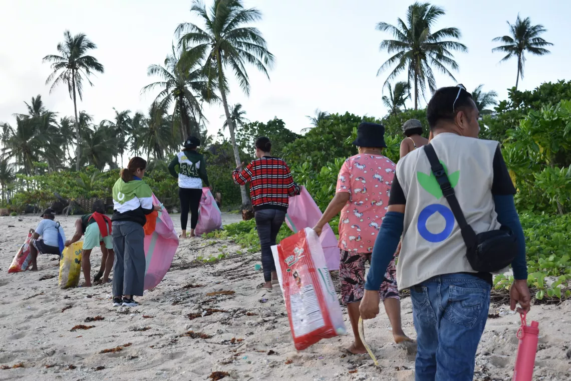 beach clean up