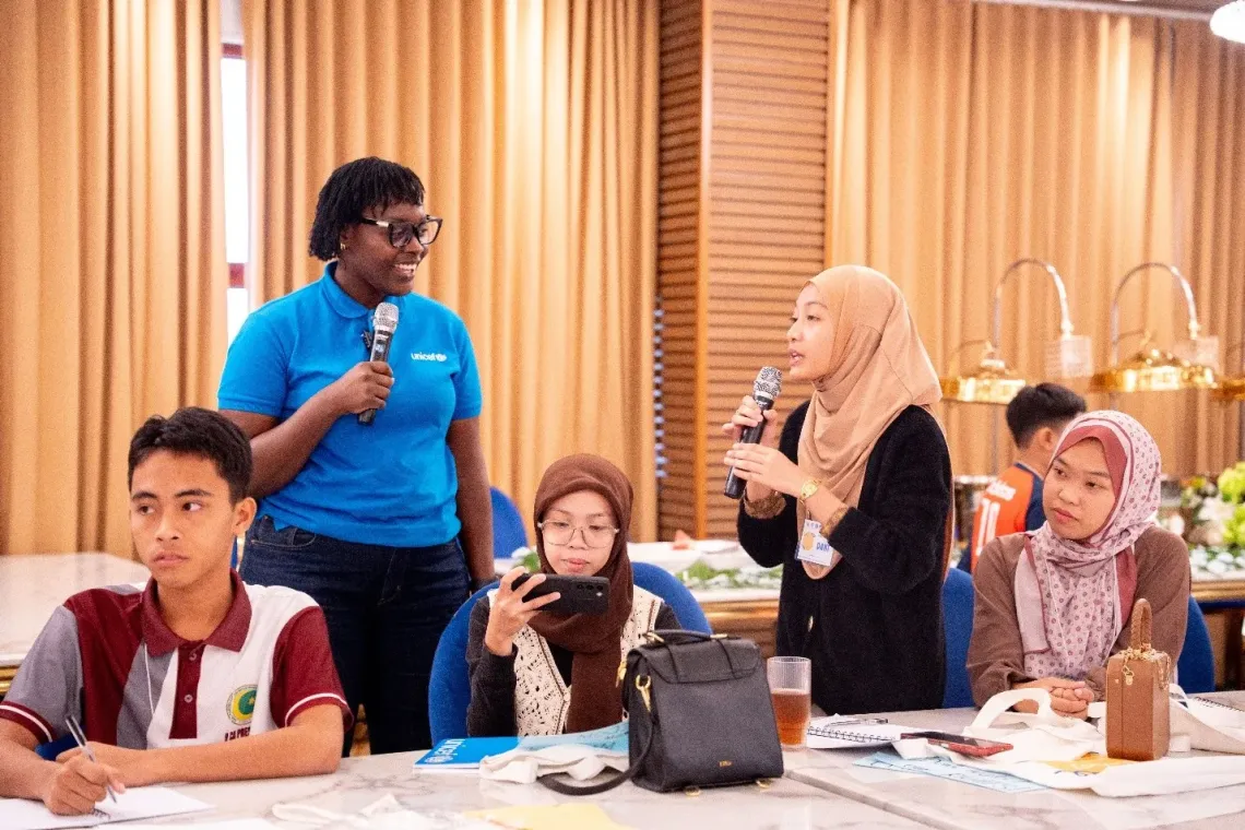 Julita Mangwanya, UNICEF Climate, Environment and Resilience Specialist interacting with participants of the first Bangsamoro Children&rsquo;s Congress. 