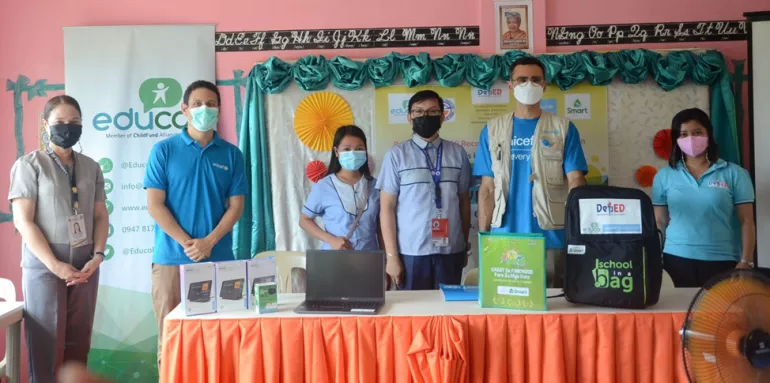 L-R: Nimfa Magpayo, Public Schools District Supervisor; Isy Faingold, UNICEF Chief of Education; Ethelyn Tomenio, Teacher Canawa ES; Redem Del Corro, School Head Canawa ES; Behzad Noubary, UNICEF Deputy Representative; Jerusaline Mae Guevara, Teacher Cahicsan ES. SIAB Handover Ceremony. Cahicsan ES, Mondragon.&copy;UNICEF Philippines/2021