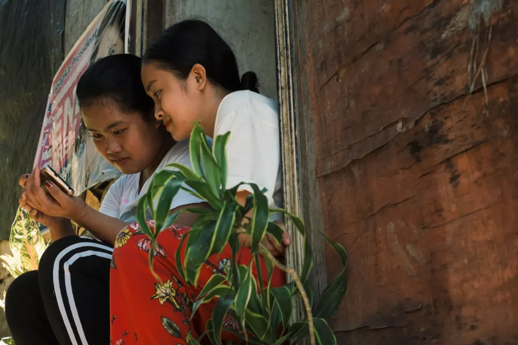 In Catbalogan, Philippines, Karylle (left), 14, and her little sister scroll through social media on the phone.