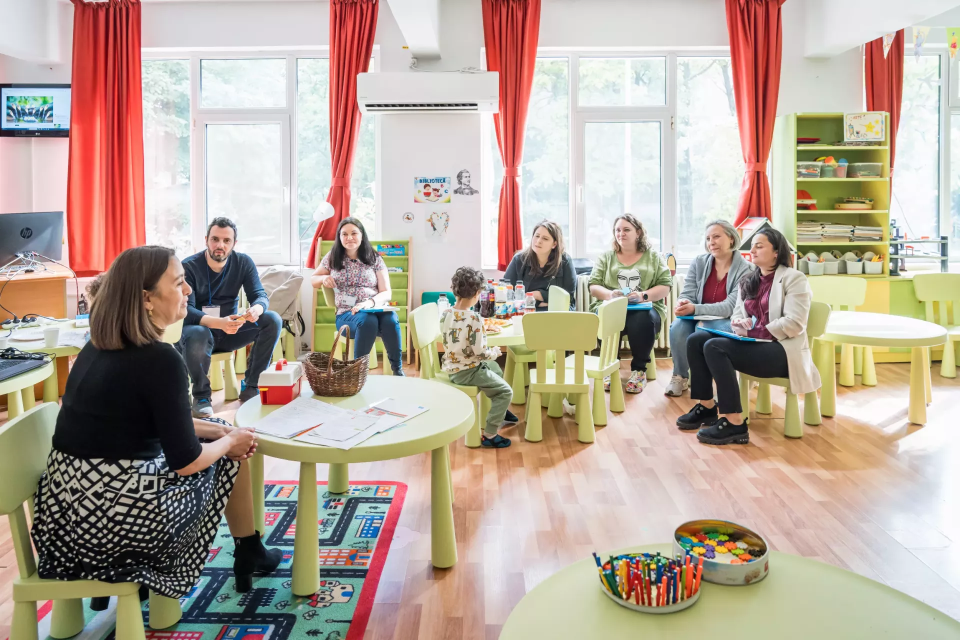 Parents and teacher sitting in the school class