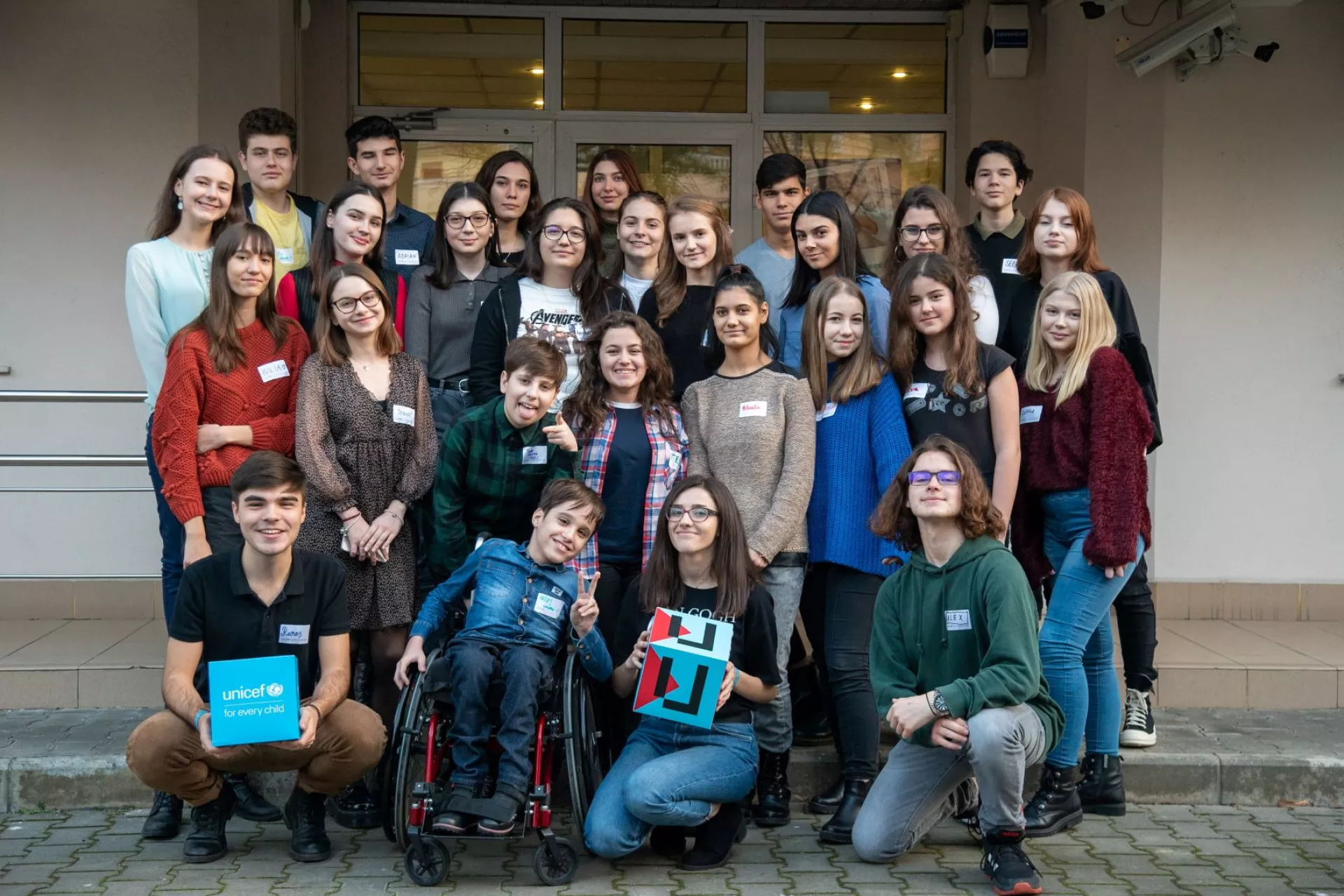 Membrii Bordului Copiilor din Rom&acirc;nia particip&acirc;nd la o reuniune informală la Casa ONU, București, ianuarie 2020. 