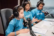 Copii la radio.