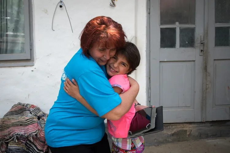 Local proffesional  visiting a vulnerable child