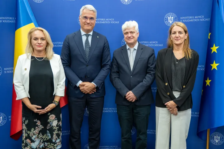 Photo with high-level representatives.