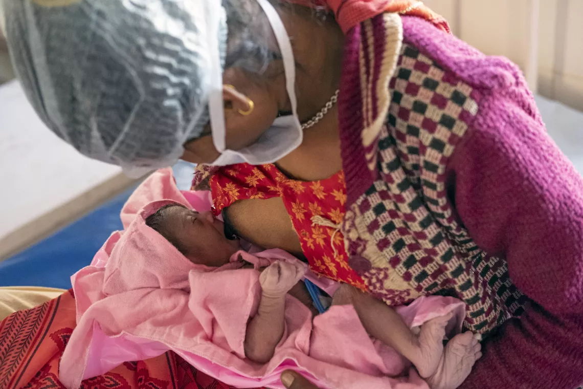 Thavri Pargi 22 &ndash; year &ndash; old breastfeed her newborn son