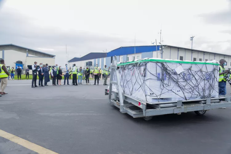 Airplane carrying the vaccines lands