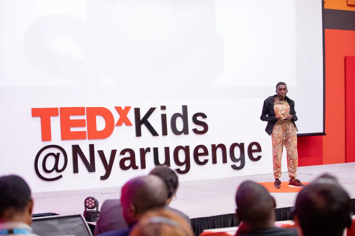 Nubwo Iyle yavukanye ubumuga bw&rsquo;ingingo kandi agatereranwa na se wamubyaye, yabashije kurangiza amashuri.