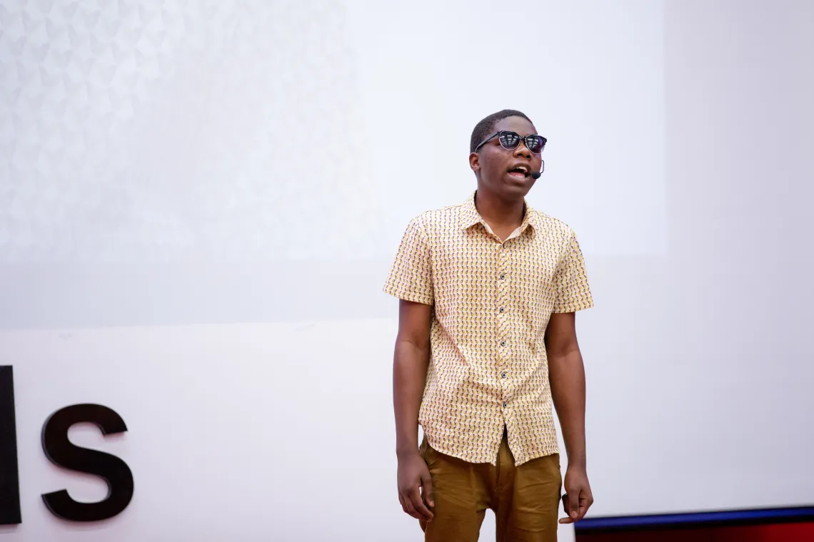 Bosco wavukanye ubuhumyi, yize gucuranga gitari none ubu ni umuhanzi w&rsquo;indirimbo akaba n&rsquo;umuririmbyi mwiza. Ahamya ko ubumuga budashobora kubuza umuntu kwesa imihigo. 