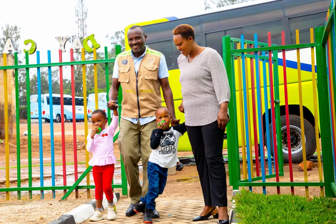 parents bringing children at school