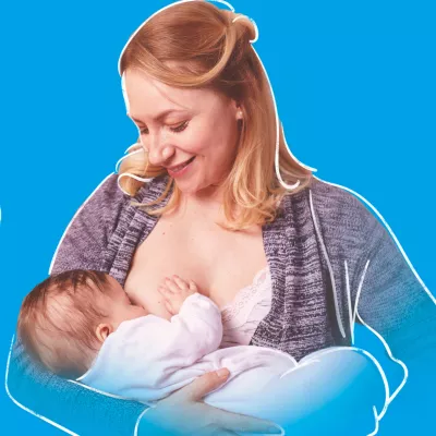 Majka doji svoju bebu