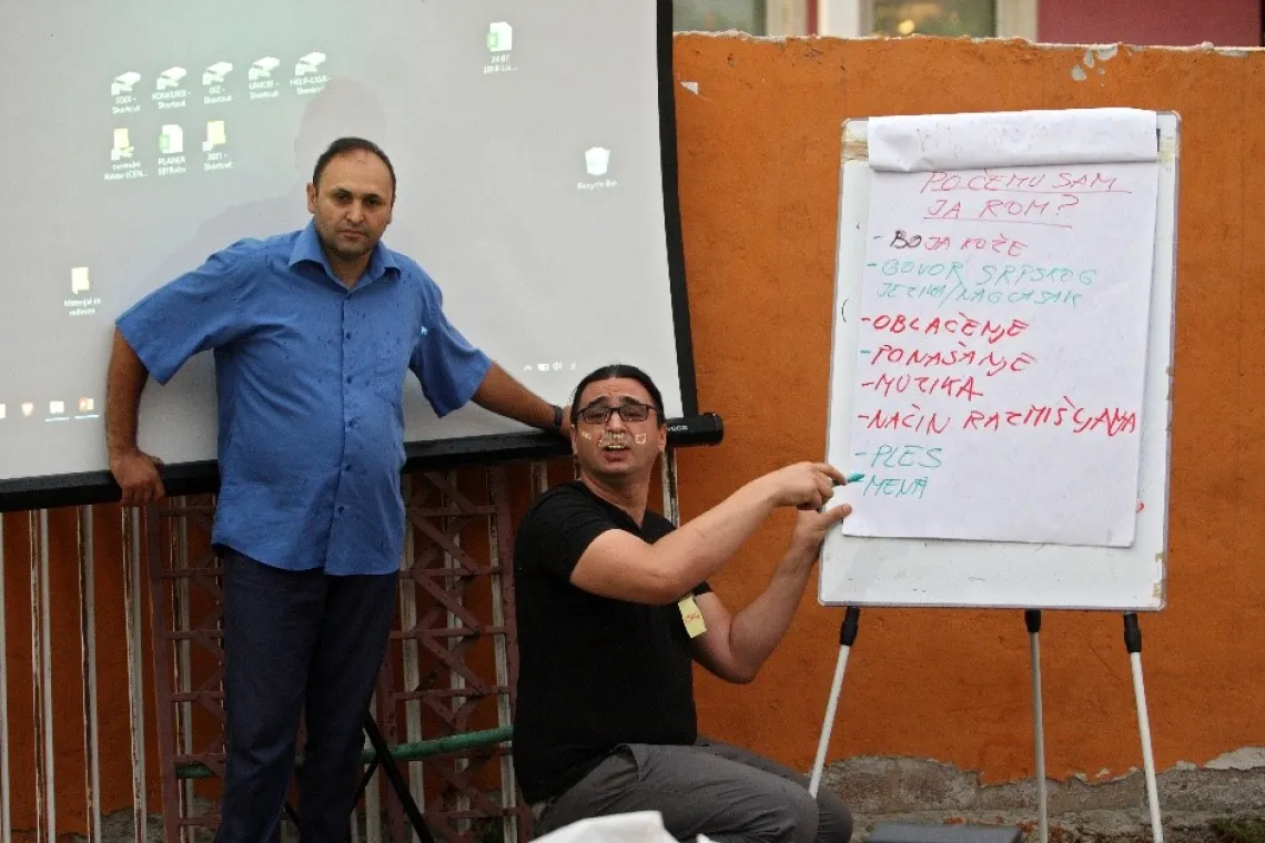 Miroslav Nikolić i Nenad Vladisavljev iz Udruženja romskih studenata.